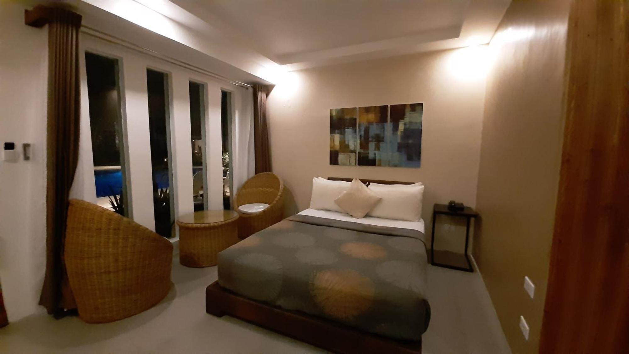 Urban Sands Hotel Iloilo Esterno foto