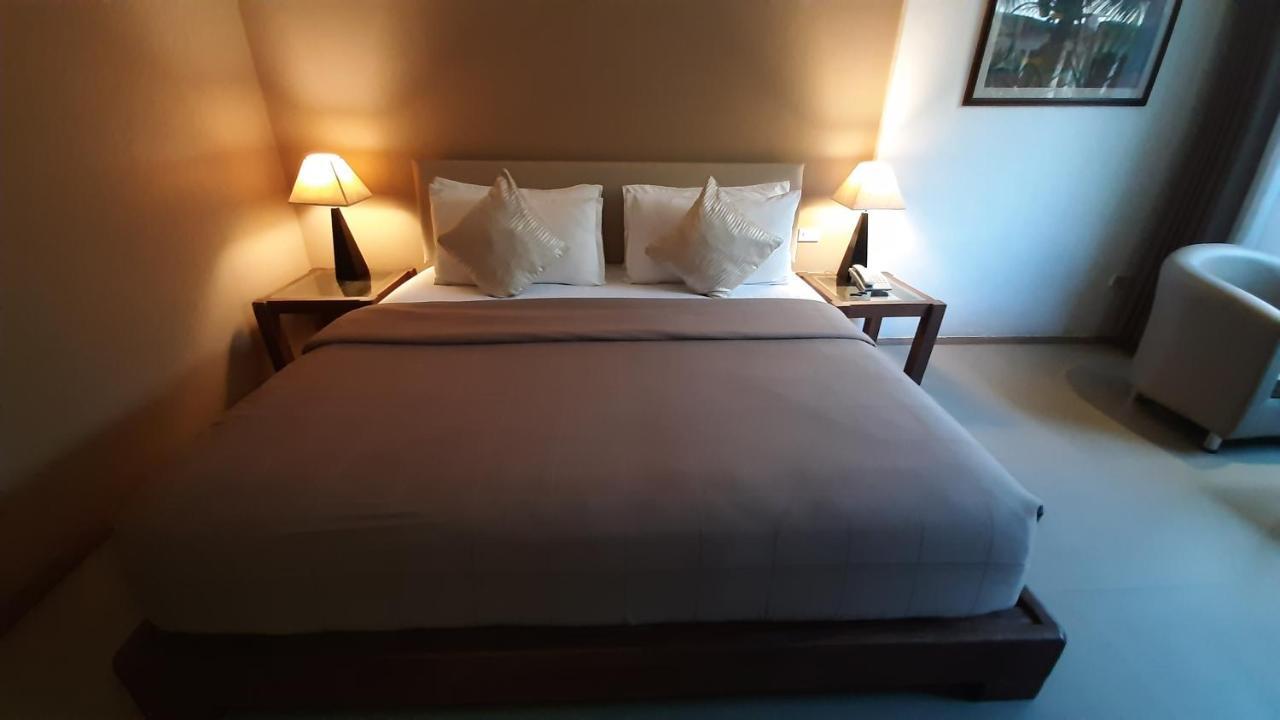 Urban Sands Hotel Iloilo Esterno foto