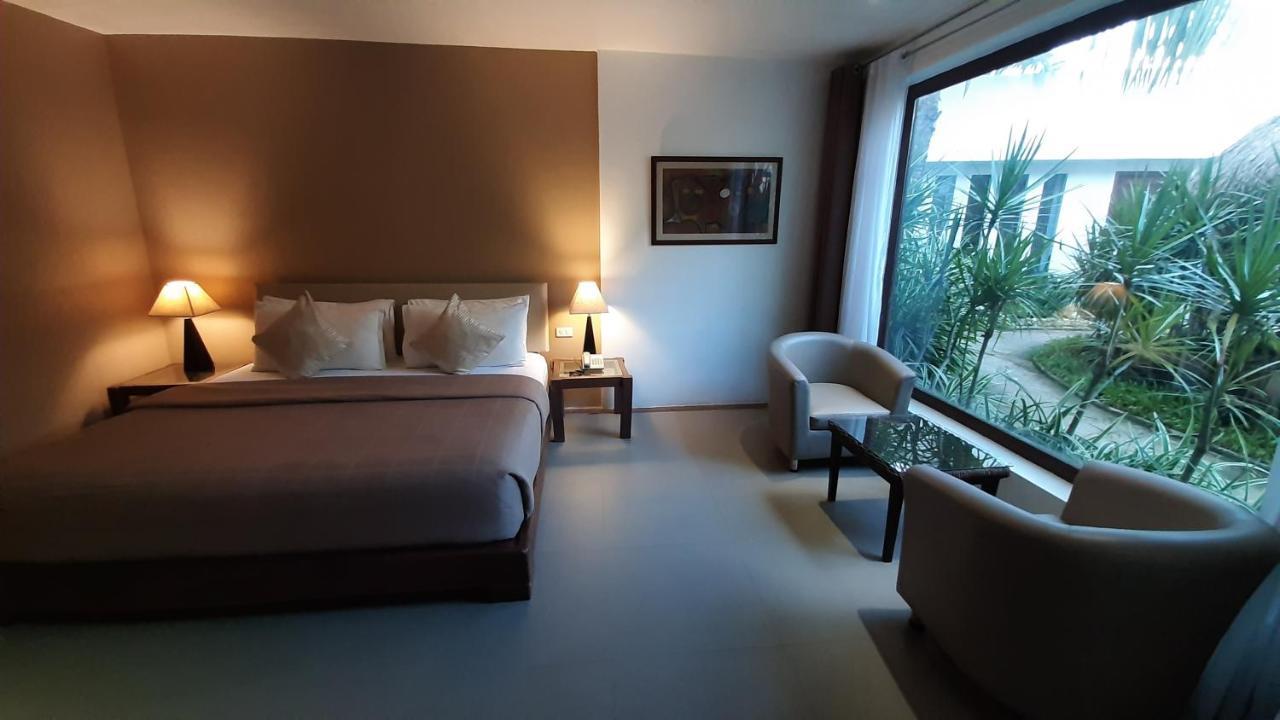 Urban Sands Hotel Iloilo Esterno foto