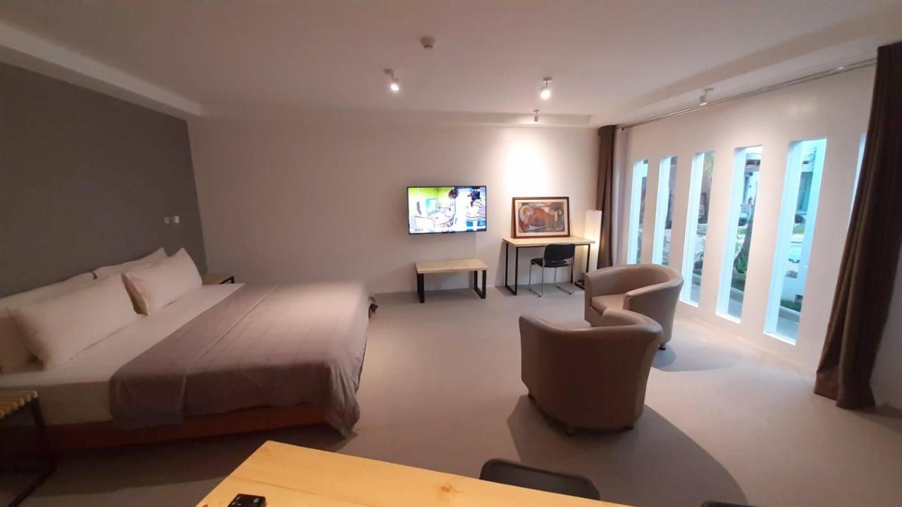 Urban Sands Hotel Iloilo Esterno foto