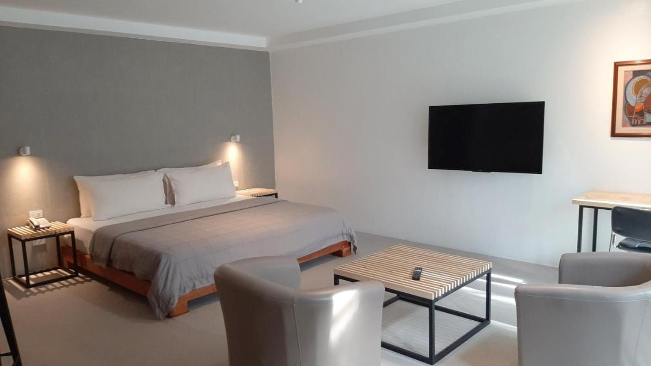 Urban Sands Hotel Iloilo Esterno foto