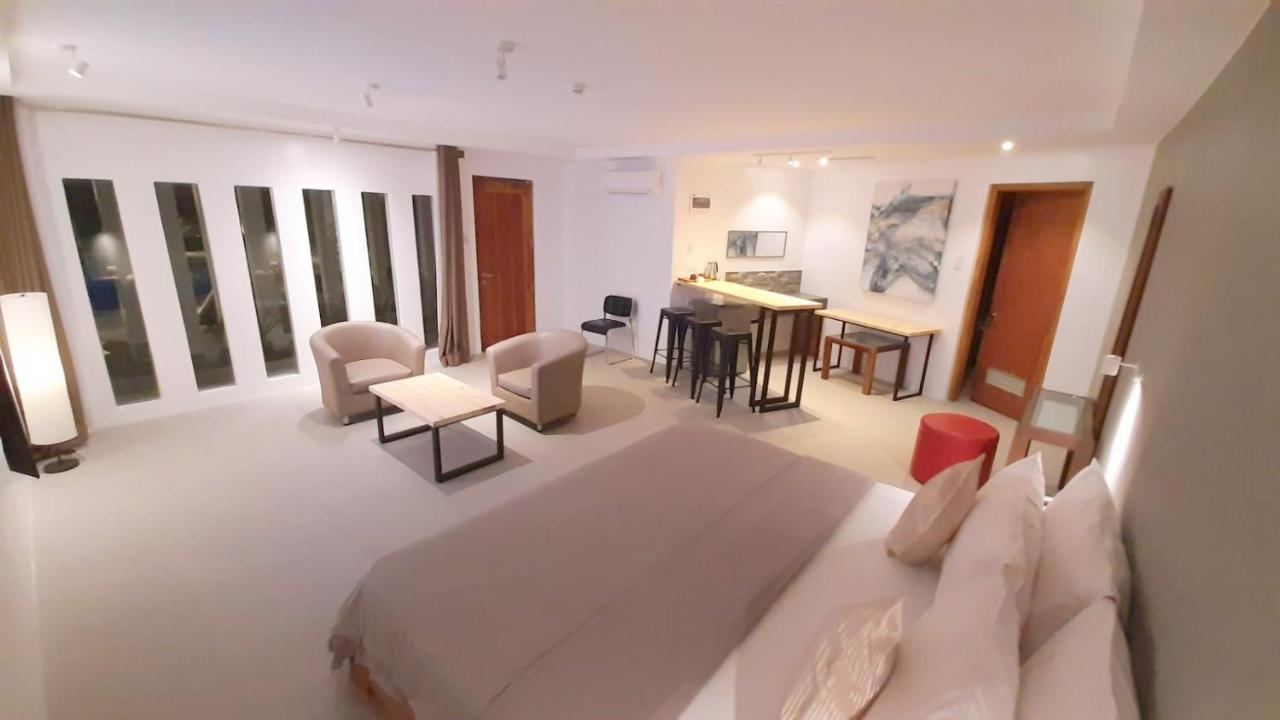 Urban Sands Hotel Iloilo Esterno foto