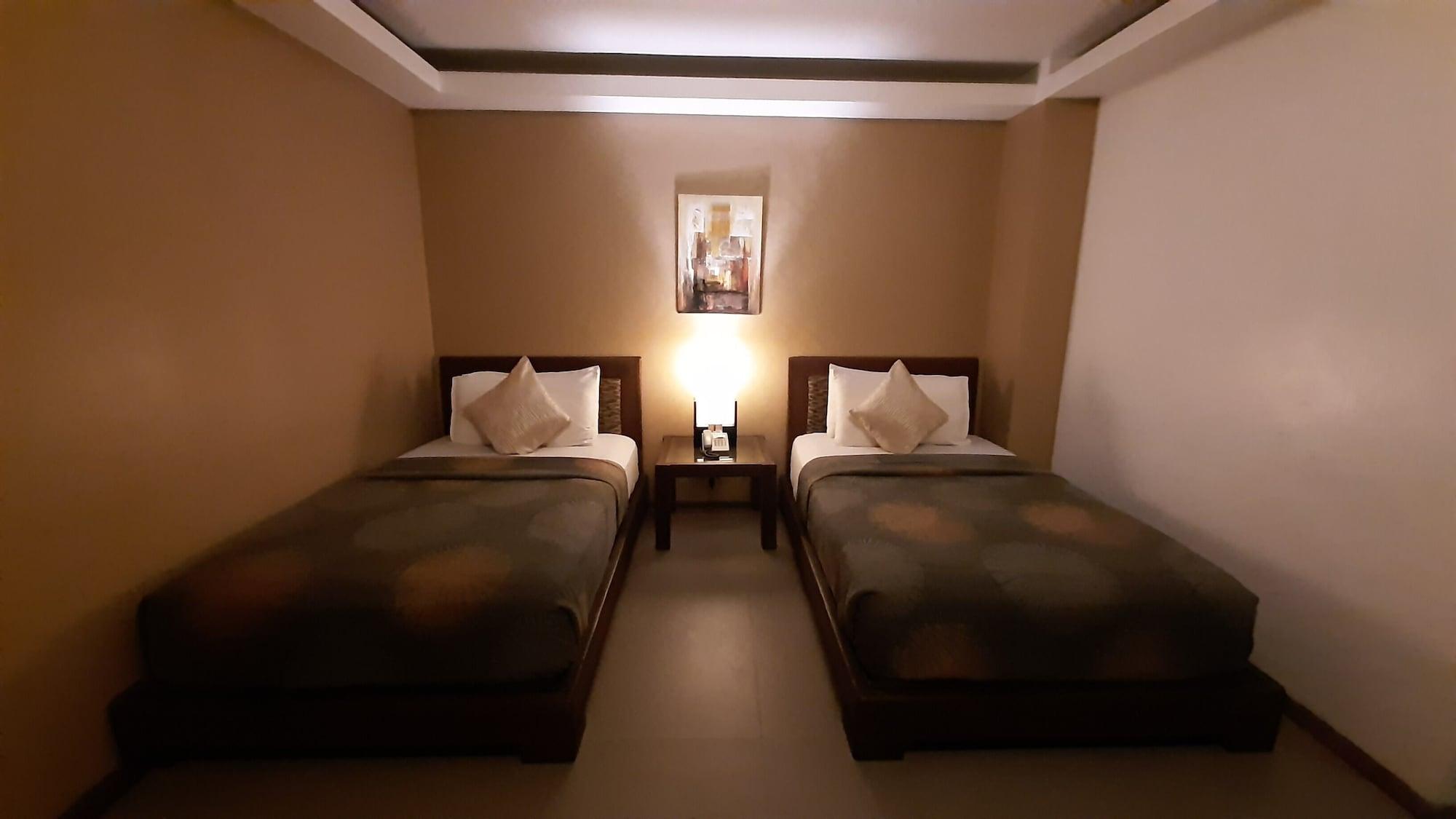 Urban Sands Hotel Iloilo Esterno foto