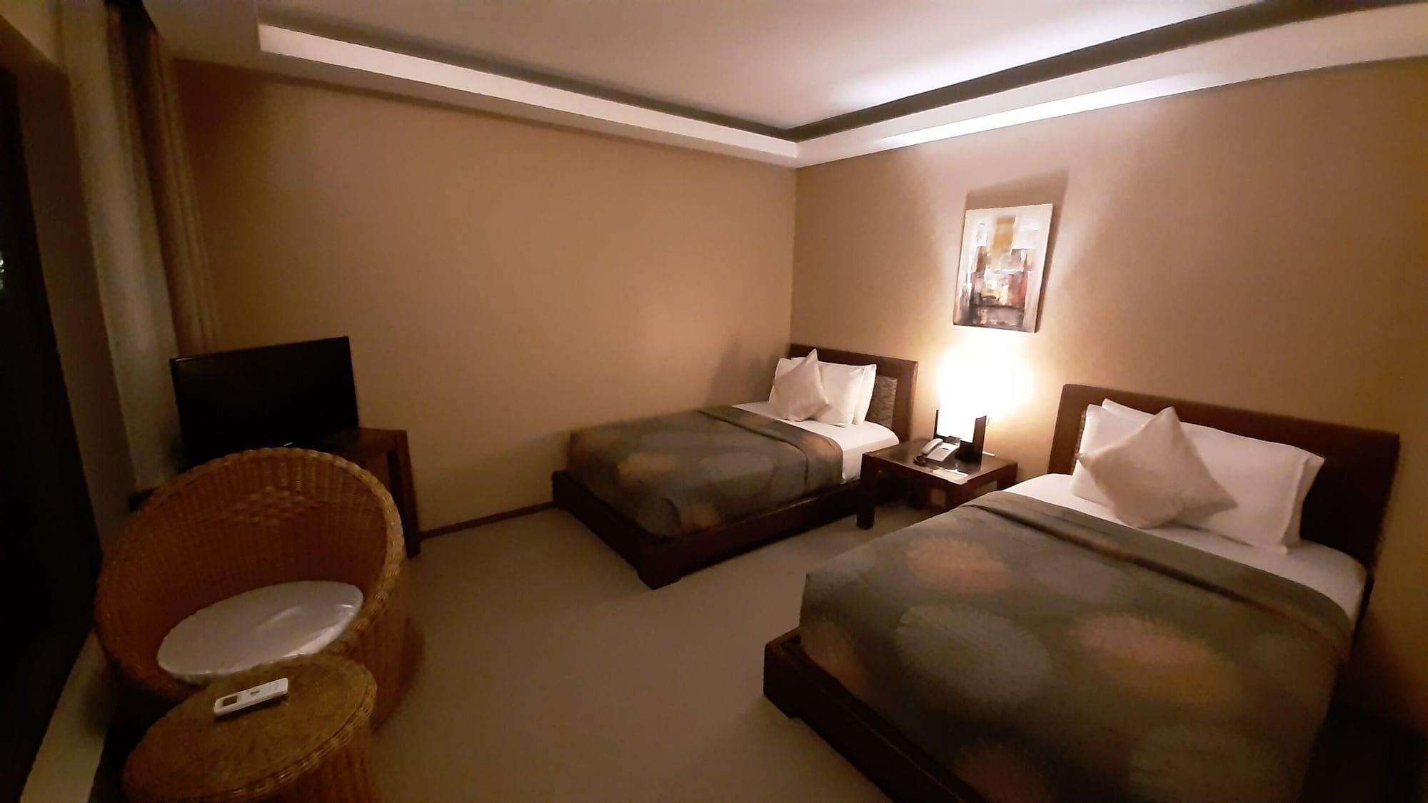 Urban Sands Hotel Iloilo Esterno foto